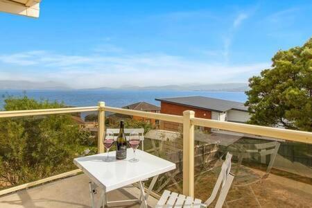 Spacious Modern Home Outstanding Views Sleeps 9 호바트 외부 사진