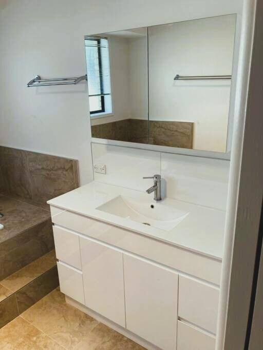 Spacious Modern Home Outstanding Views Sleeps 9 호바트 외부 사진