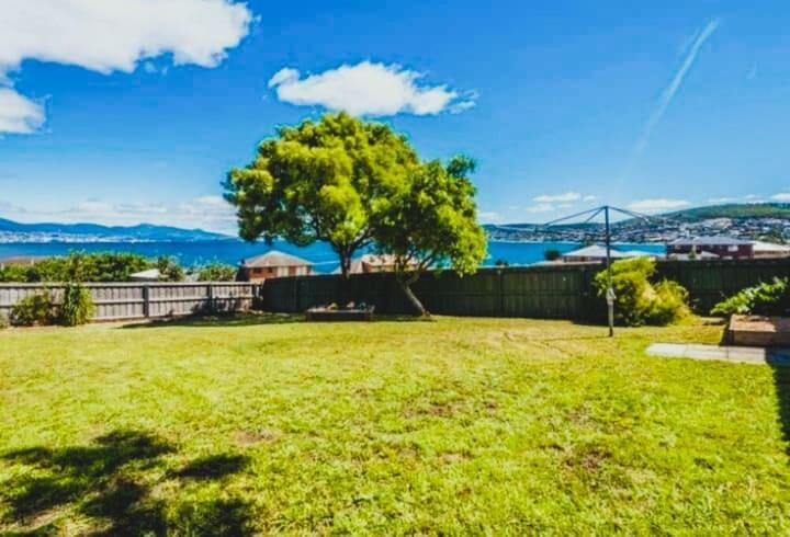 Spacious Modern Home Outstanding Views Sleeps 9 호바트 외부 사진